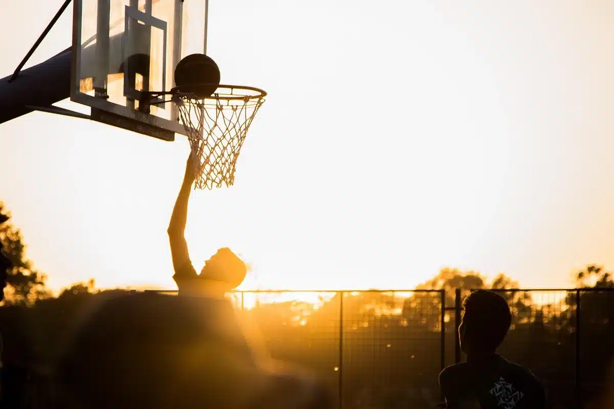 Jericho Sims driving to the basket in a Bucks uniform, mid-game action