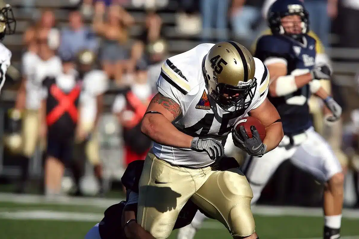 Edge rusher closing on quarterback during a drill